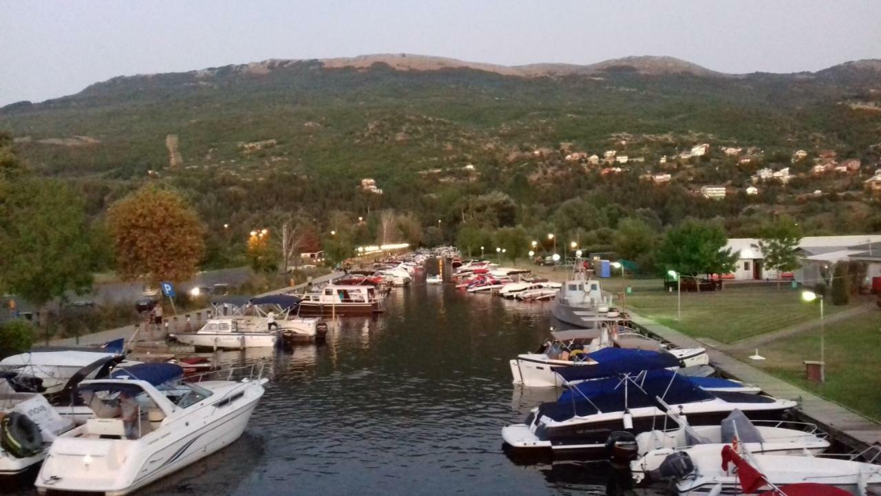 אוהריד Mateski Guest House מראה חיצוני תמונה